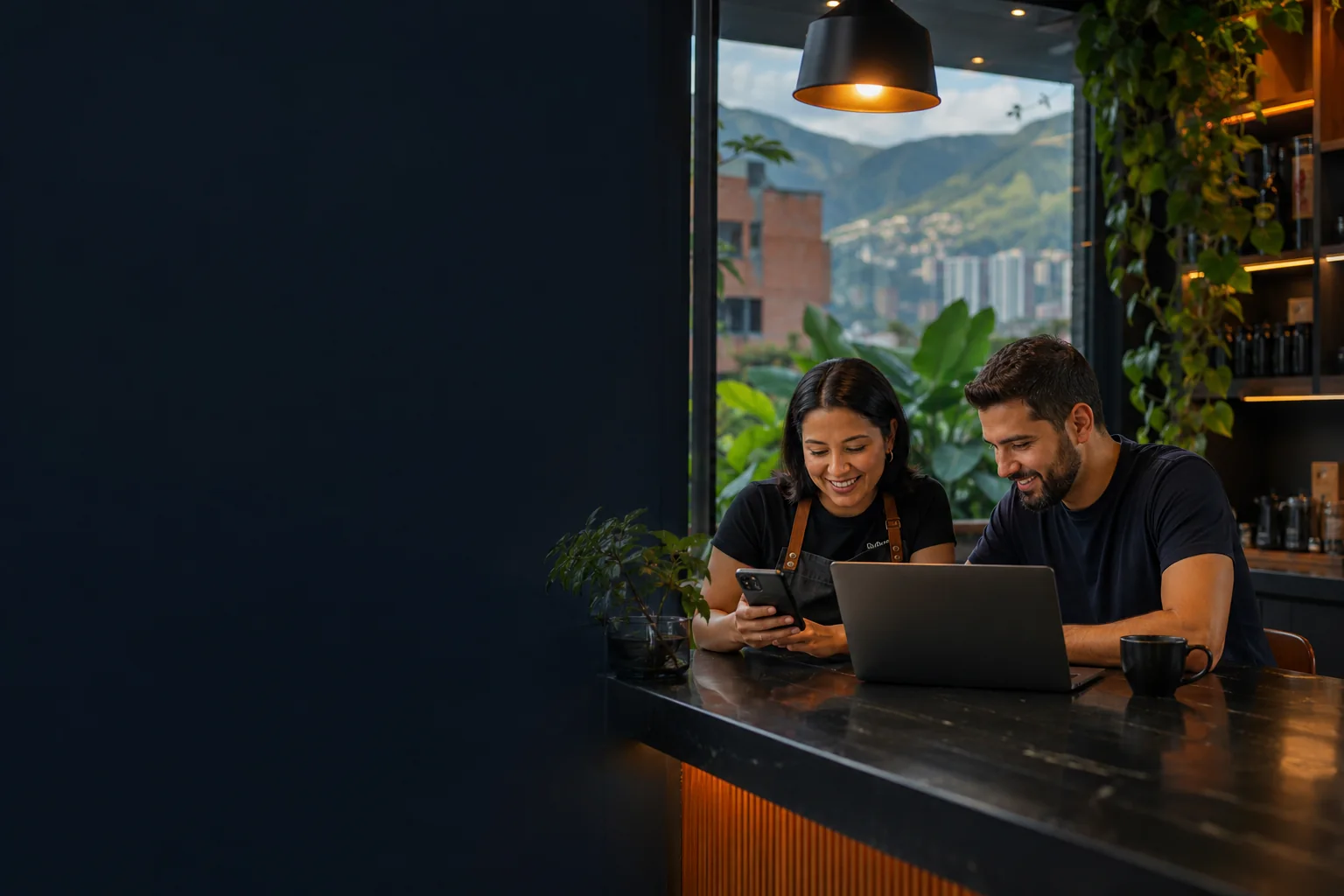Local business owner and web specialist collaborating in Medellín